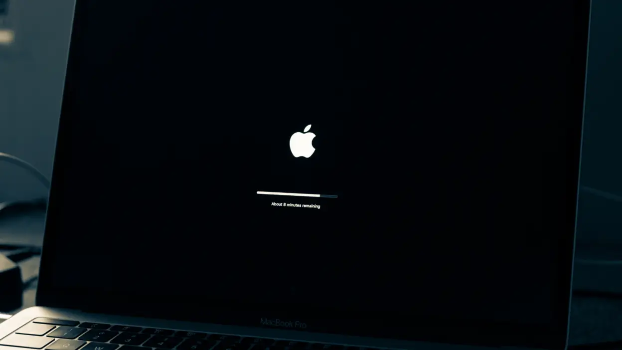 cara mengatasi macbook stuck di logo